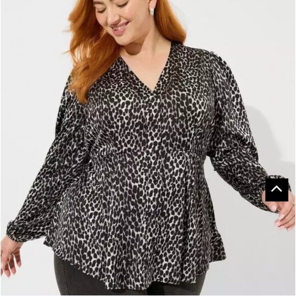 Torrid Women's Size 1X Peplum Satin Button Front Gray Animal Print Top - Picture 2 of 13